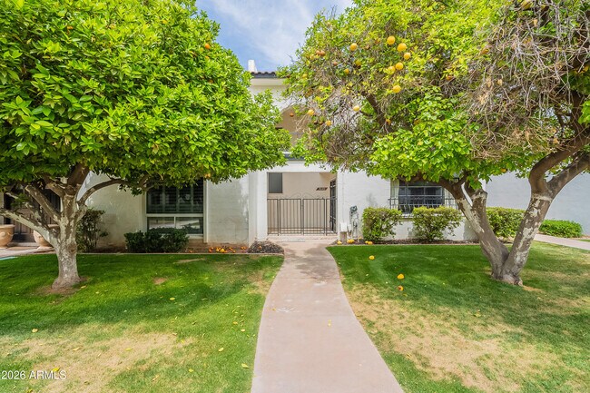 7640 E Minnezona Ave