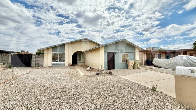 5625 W Campo Bello Dr Glendale, AZ 85308 photo 2