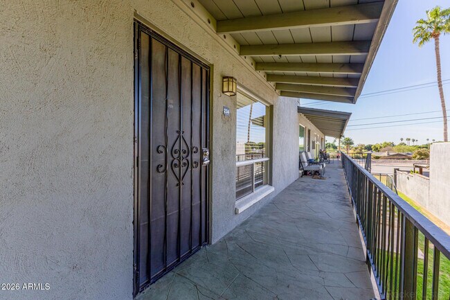 7141 N 16th St Phoenix, AZ 85020 photo 2
