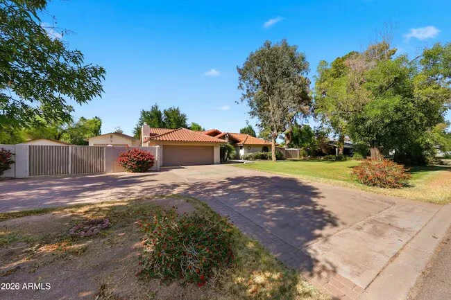 10432 W Avalon Dr Avondale, AZ 85392 photo 2