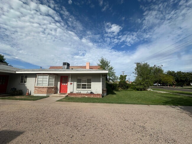 121 W 2nd St photo 2