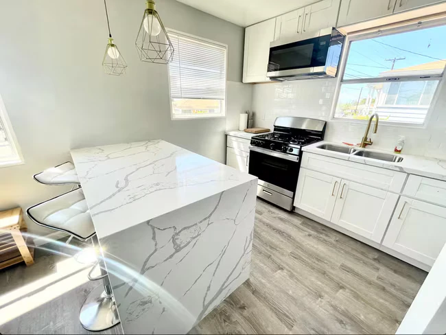 2325 Comstock St San Diego, CA 92111 photo 3