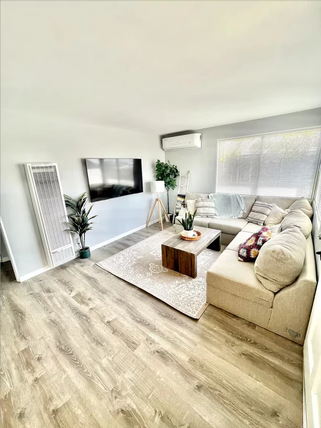 2325 Comstock St San Diego, CA 92111 photo 4