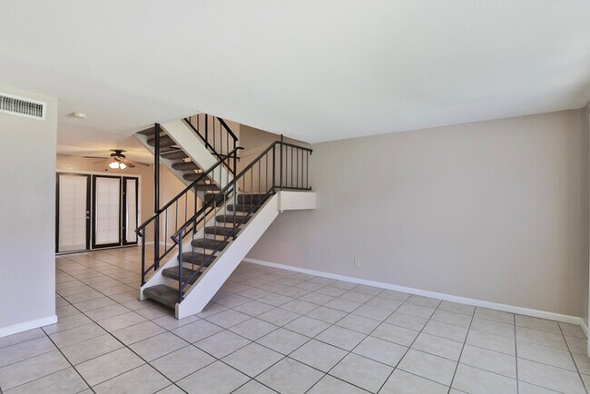 3925 S Mill Ave photo 5
