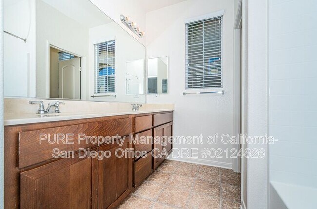 1661 Toledo Way Chula Vista, CA 91913 photo 4