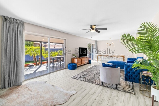 8749 E Monterey Way Scottsdale, AZ 85251 photo 4