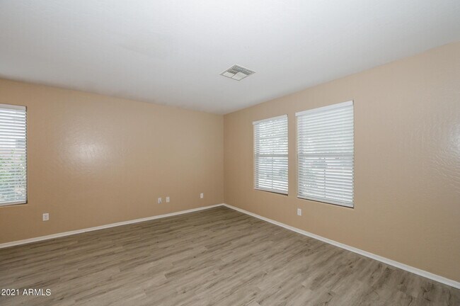 1843 E Ebony Pl photo 5