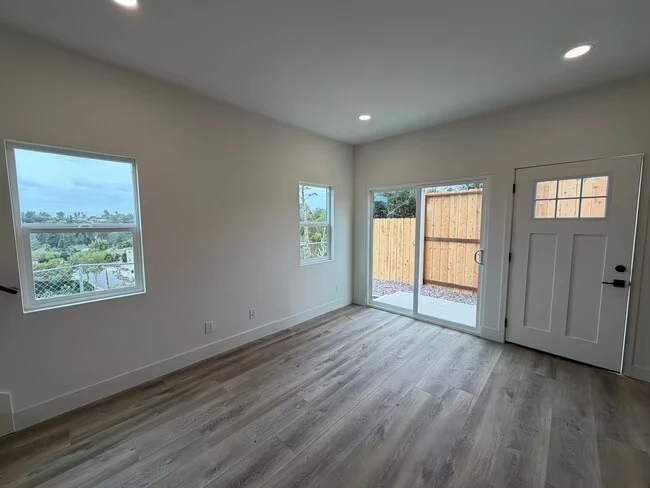 5094 Catoctin Dr San Diego, CA 92115 photo 2