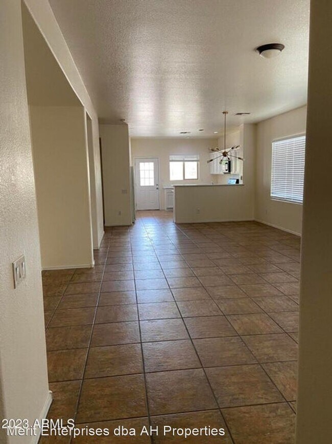 9323 W Berkeley Rd Phoenix, AZ 85037 photo 4