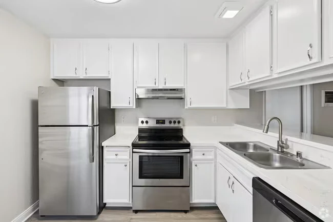 Chateau Spring Hill Apartments photo 2