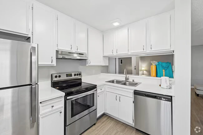Chateau Spring Hill Apartments