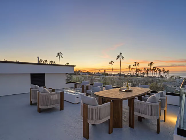 4386 Newport Ave San Diego, CA 92107 photo 2