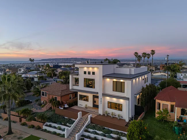 4386 Newport Ave San Diego, CA 92107