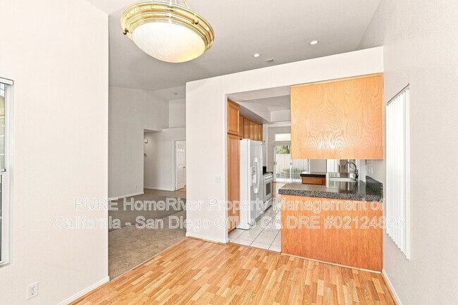 4849 Lake Shore Pl photo 5