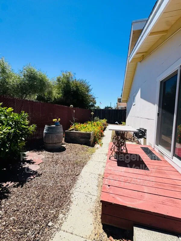 2325 7th Ave Santa Cruz, CA 95062 photo 2
