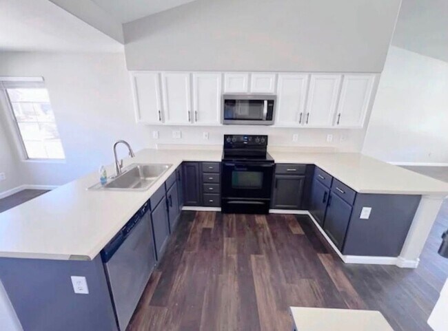 7727 W Eugie Ave Peoria, AZ 85381 photo 3