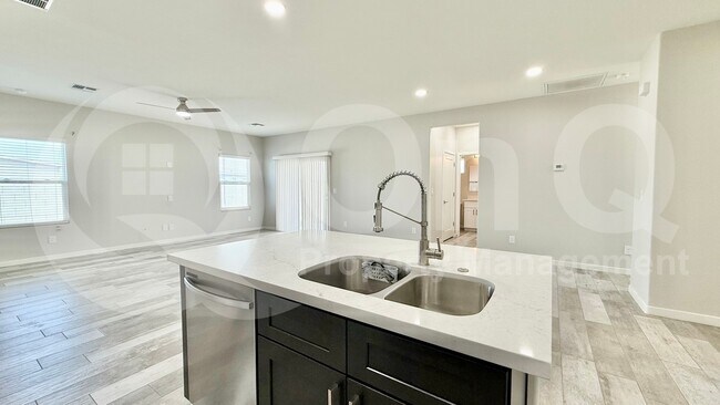 14178 S Diablo Rd Arizona City, AZ 85123 photo 4