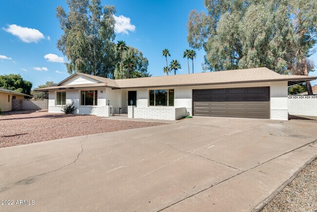 4402 W El Camino Dr photo 3
