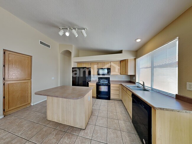 17121 N Eureka Trl Surprise, AZ 85374 photo 3