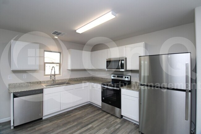 148 W Dewey Ave Coolidge, AZ 85128 photo 3