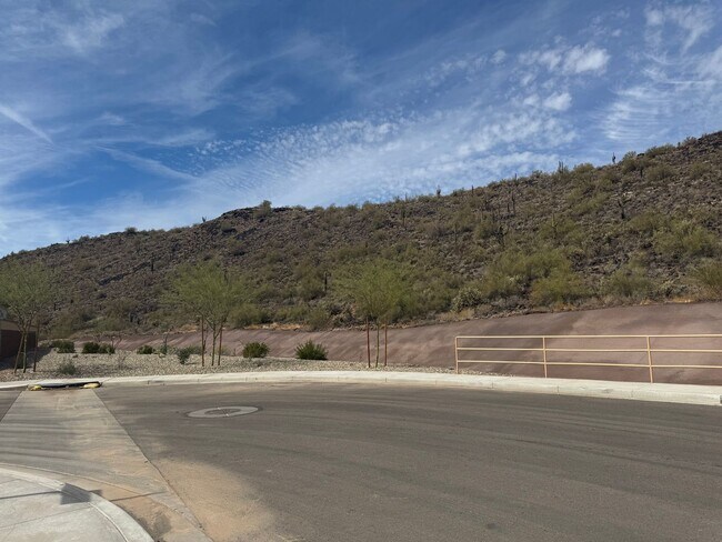 3185 W Hunter Ct Phoenix, AZ 85085 photo 2