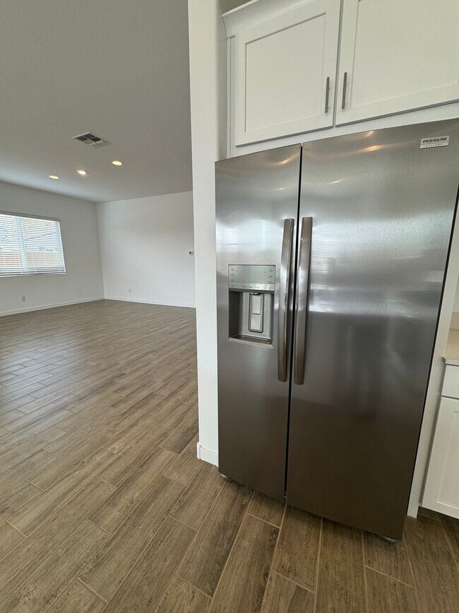 3185 W Hunter Ct Phoenix, AZ 85085 photo 5