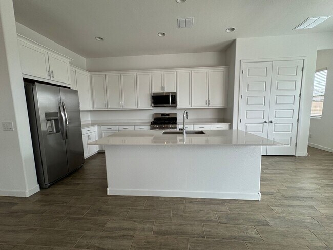 3185 W Hunter Ct Phoenix, AZ 85085 photo 3