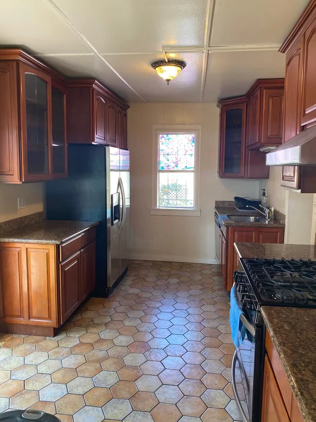 813 Wood St Oakland, CA 94607 photo 5