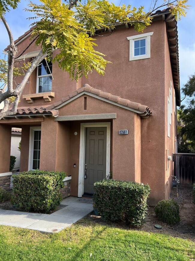 13561 Lavender Way San Diego, CA 92130 photo 2