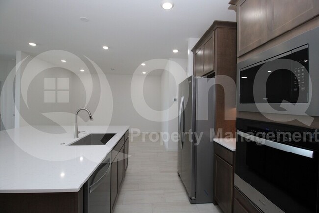 6842 W Molly Ln Peoria, AZ 85383 photo 4