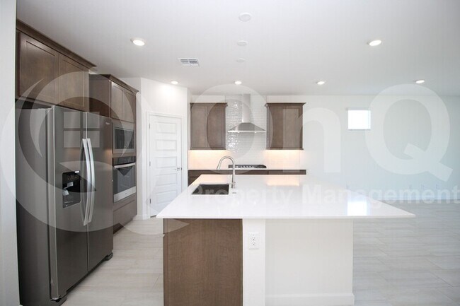 6842 W Molly Ln Peoria, AZ 85383 photo 3