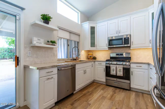 3226 E Wahalla Ln