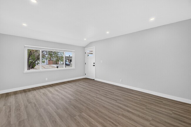 4535 Lobos Ave San Jose, CA 95111 photo 3