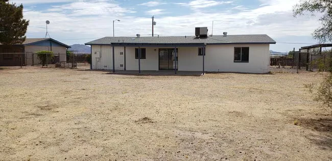 11060 N Faldale Rd Casa Grande, AZ 85122 photo 2