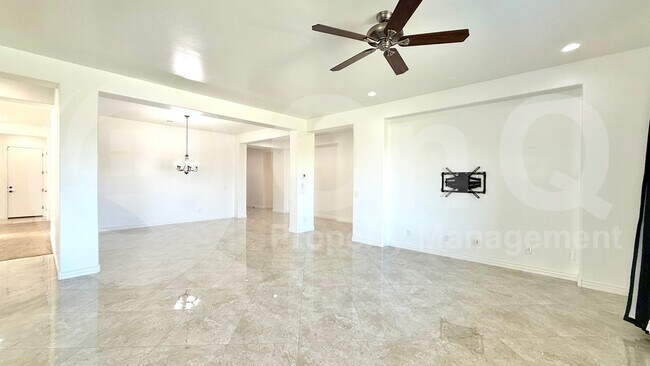 27355 N Silverado Ranch Rd Peoria, AZ 85383 photo 5