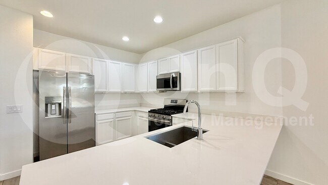 2633 W Hidalgo Ave Phoenix, AZ 85041 photo 3