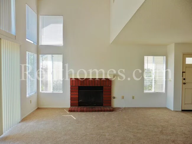 10669 Glendover Ln San Diego, CA 92126 photo 3