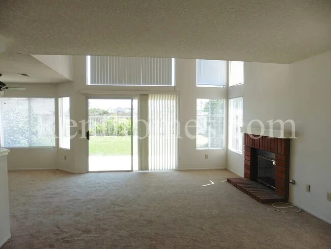 10669 Glendover Ln San Diego, CA 92126 photo 2