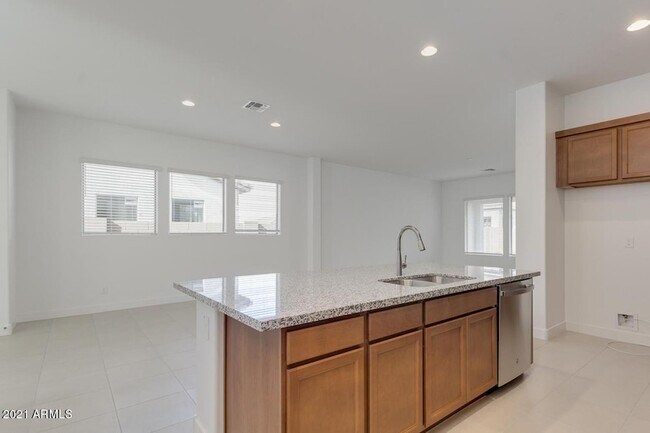 458 W Golden Aspen Dr Queen Creek, AZ 85140 photo 3