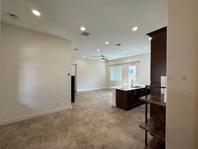 6219 S 25th Pl Phoenix, AZ 85042 photo 5
