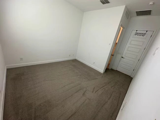6219 S 25th Pl Phoenix, AZ 85042 photo 3