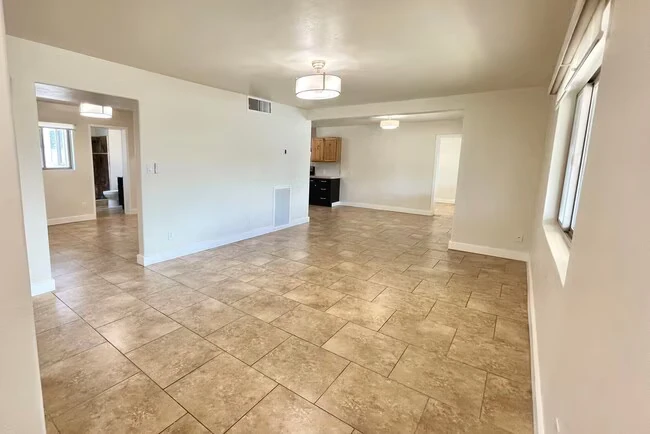 1020 E Oregon Ave Phoenix, AZ 85014 photo 5