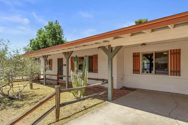 1020 E Oregon Ave Phoenix, AZ 85014 photo 2