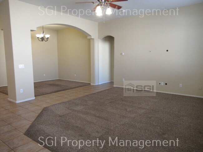 8860 W Frier Dr Glendale, AZ 85305 photo 5