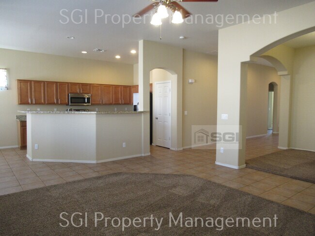 8860 W Frier Dr Glendale, AZ 85305 photo 4