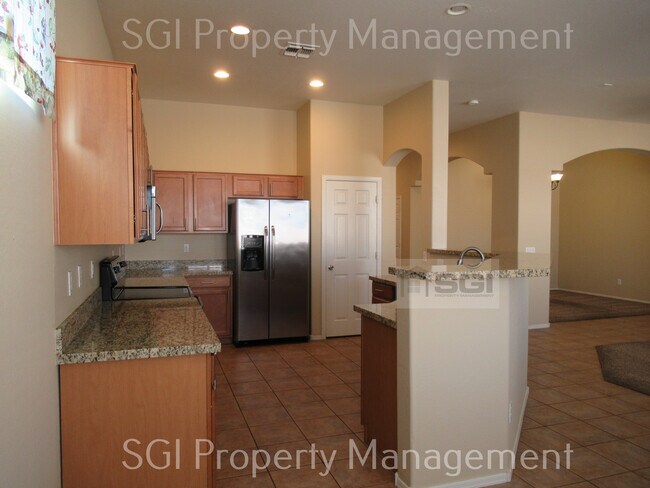 8860 W Frier Dr Glendale, AZ 85305 photo 3