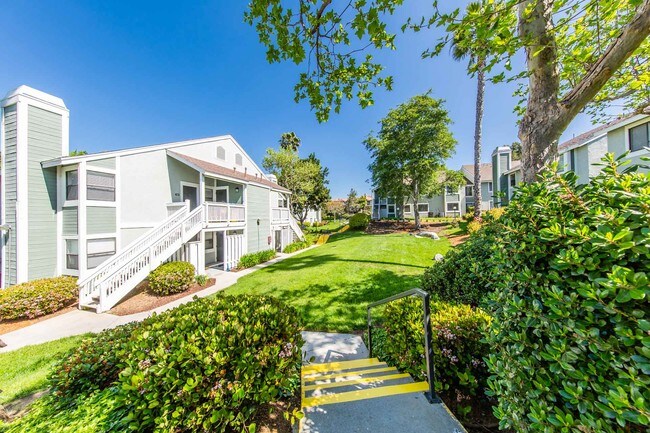 SYCAMORE GREENS APARTMENT HOMES photo 3