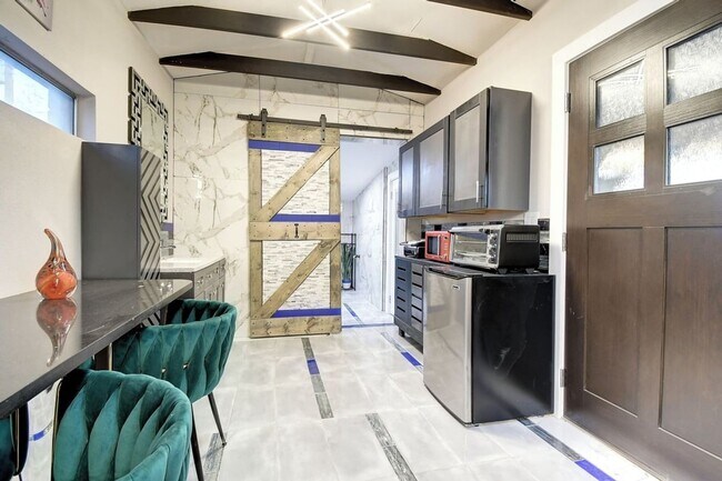 121 W Balboa Dr Tempe, AZ 85282 photo 4