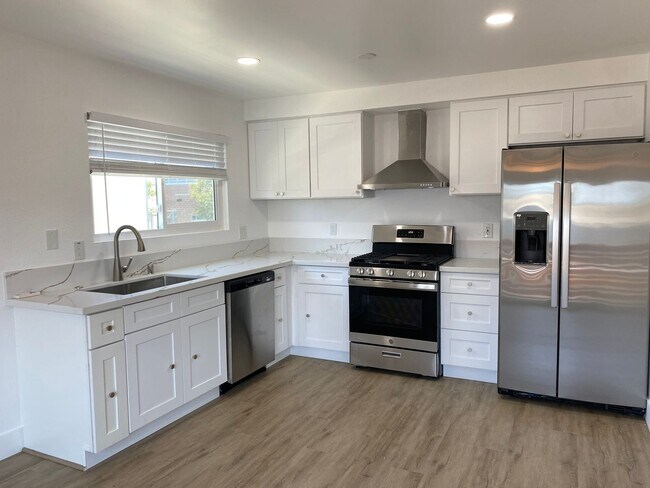 4410 Highland Ave San Diego, CA 92115 photo 2