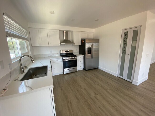 4410 Highland Ave San Diego, CA 92115 photo 3